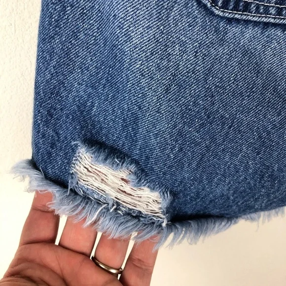 Good American- High Waist Cuttoff denim shorts - Picture 9 of 14